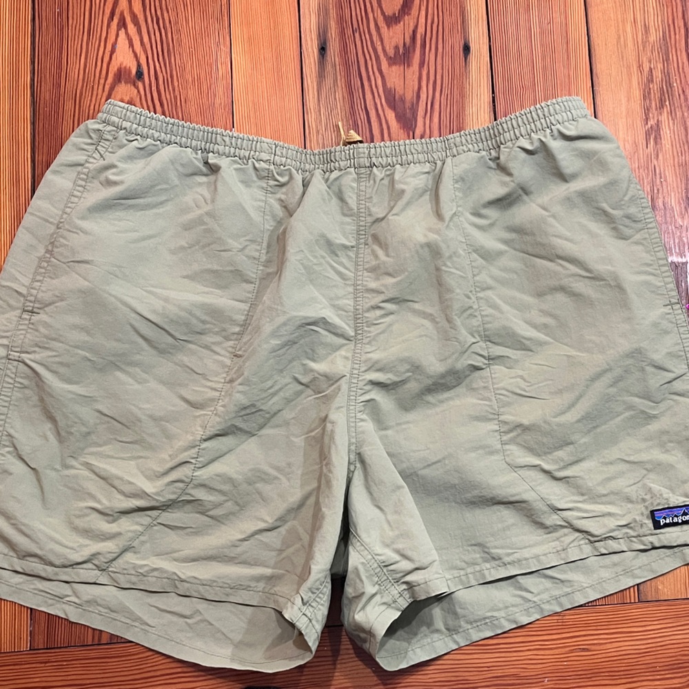 Patagonia Men's baggies olive green with gold trim Athletic Shorts